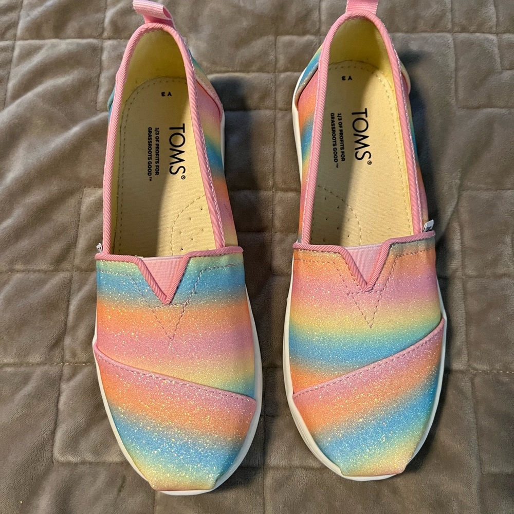 New Girl’s size 3Y TOMS Ombré Rainbow shoes